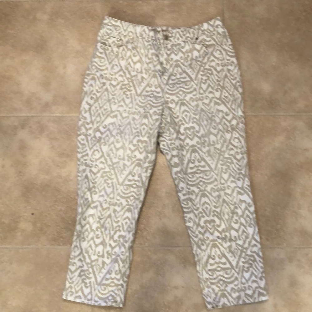 Platinum Chico’s tan and white denim crops Size 1